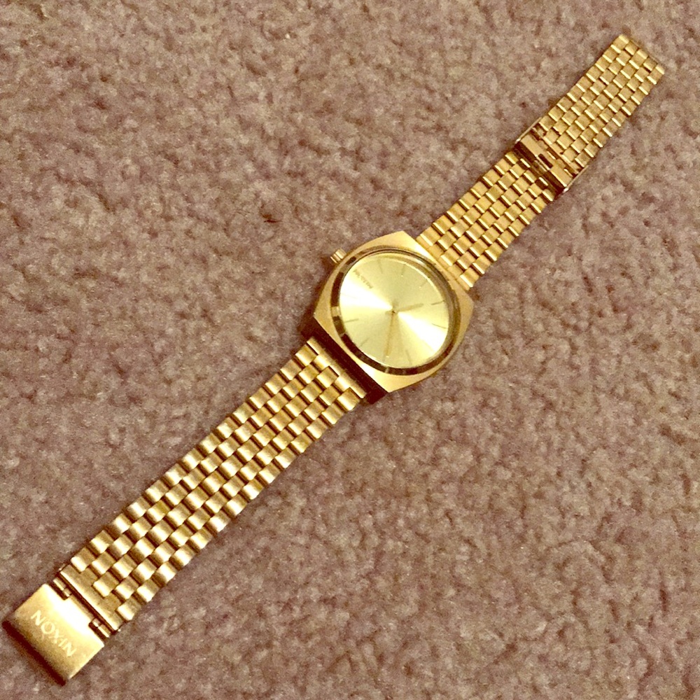 Nixon watch