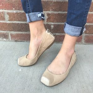 Tan Gianni Bini flats