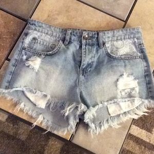 Billabong cut off shorts size 27