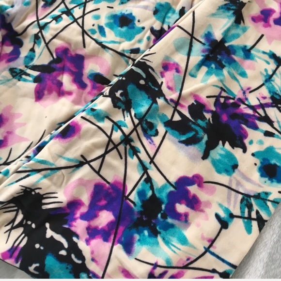 🌸 Soft Floral Leggings - Picture 3 of 6