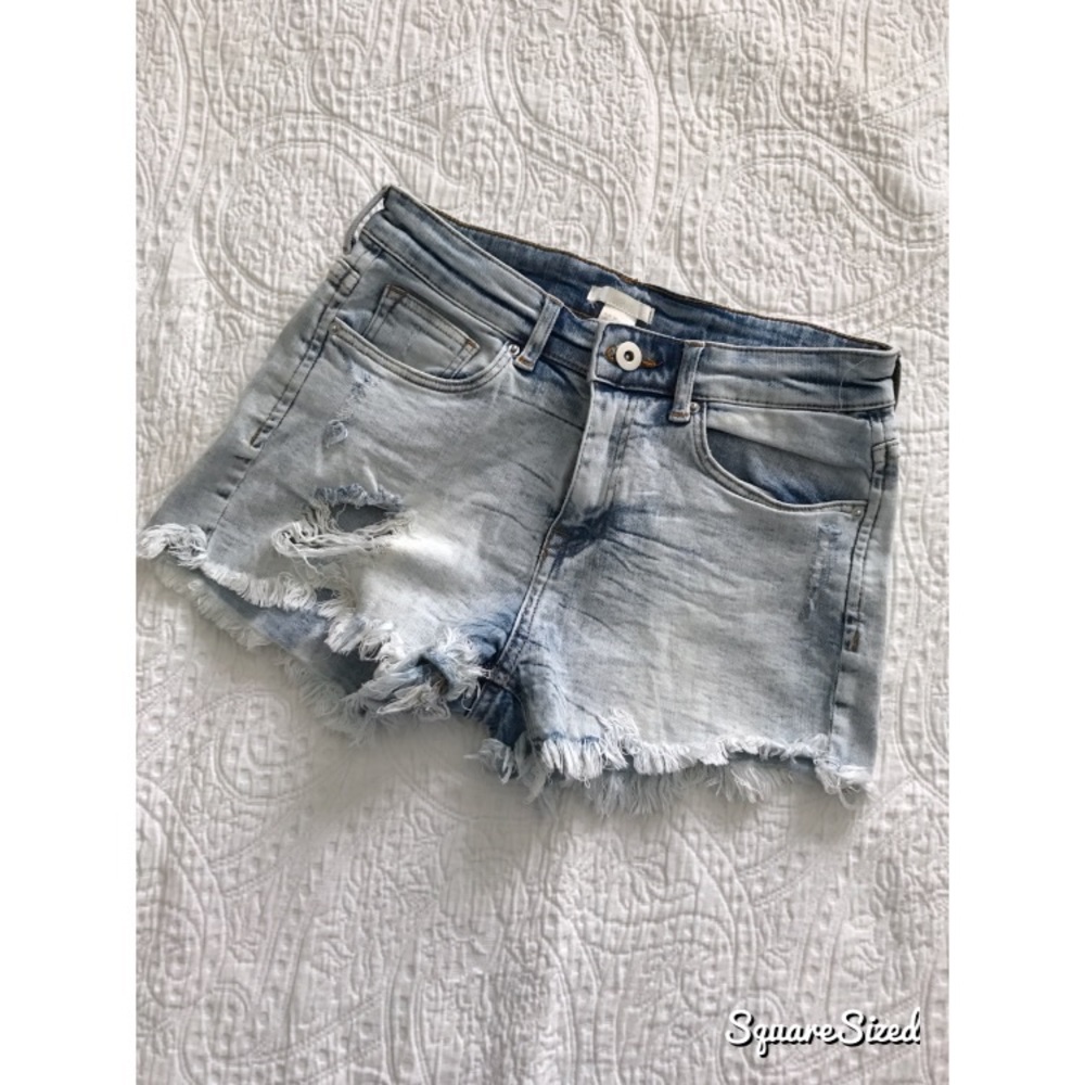 *SOLD* Light wash distressed jean shorts