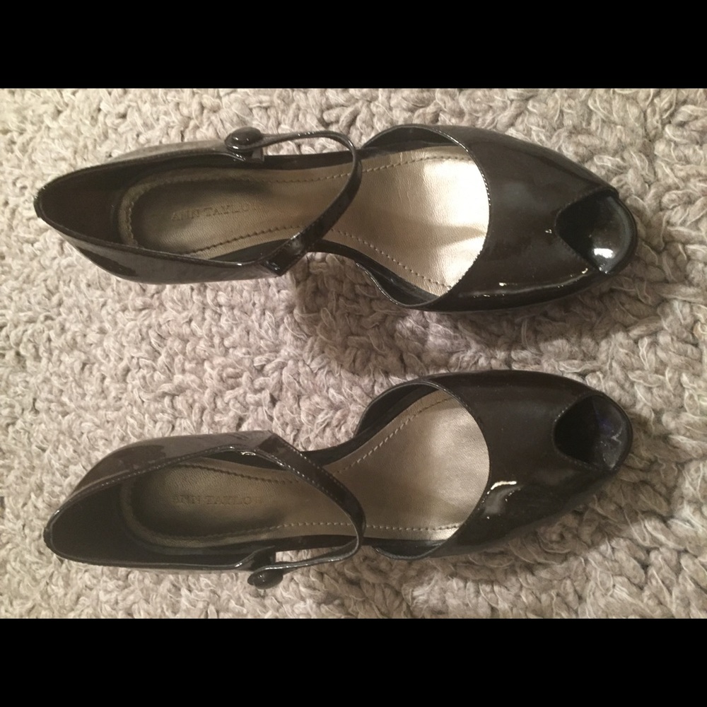 Ann Taylor Brown Patent Leather Pumps
