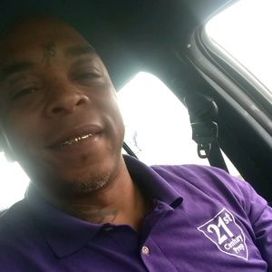 Meet your Posher, Derrick