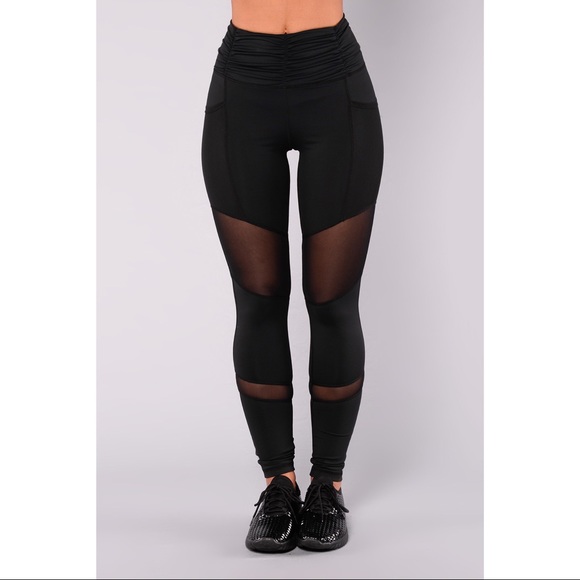 High Waist Ruched Leggings - Picture 3 of 5