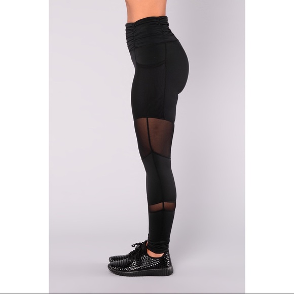 High Waist Ruched Leggings - Picture 4 of 5