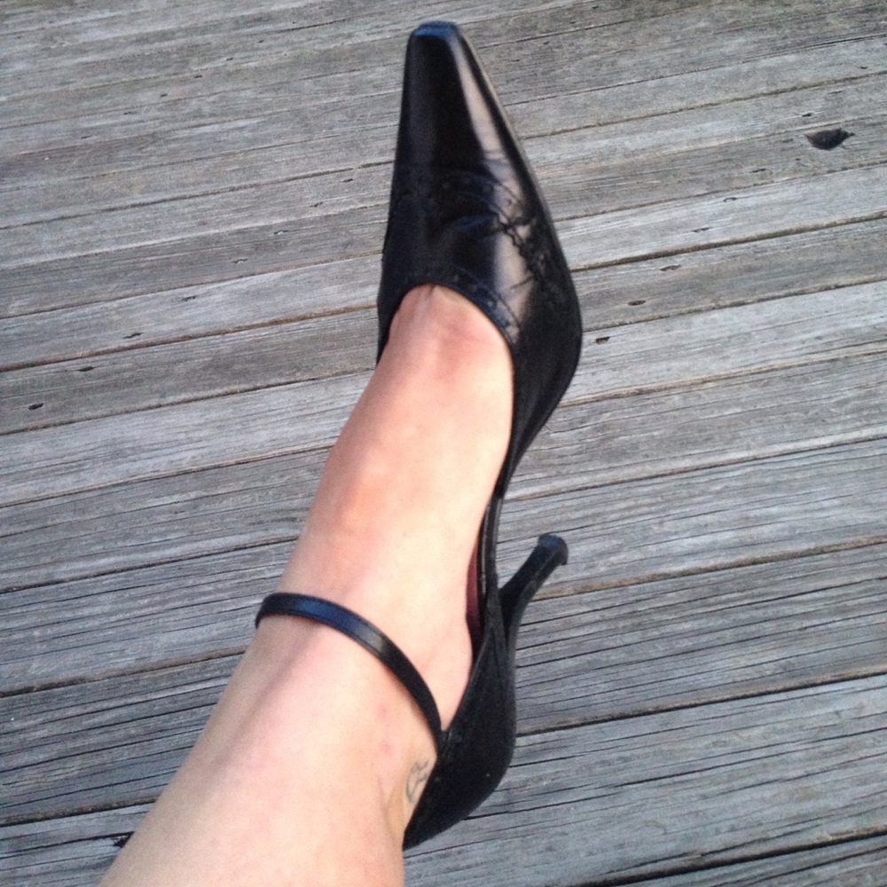 Bandolino Black Soft Leather Kitten Heels 8