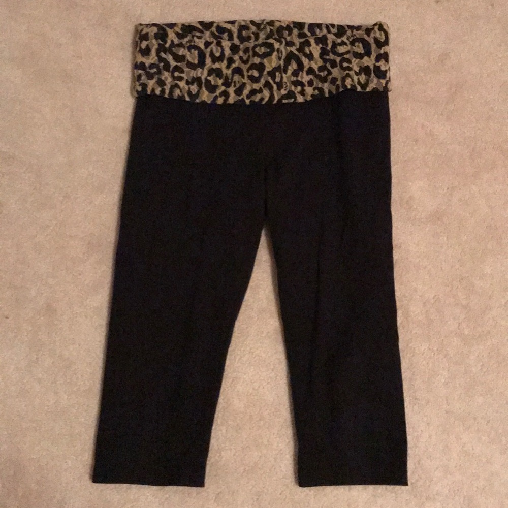 Black spandex VS PINK capris