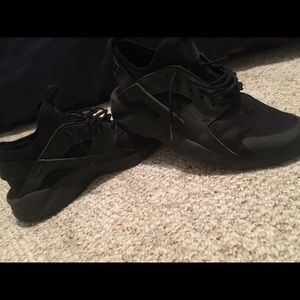 Nike Huarache all black size 8