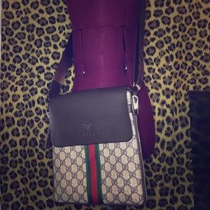 FLASH SALE Gucci Crossbody til 4pm est