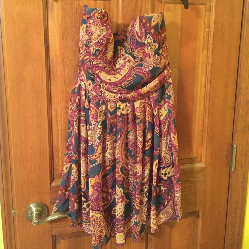 Strapless dress with paisley design