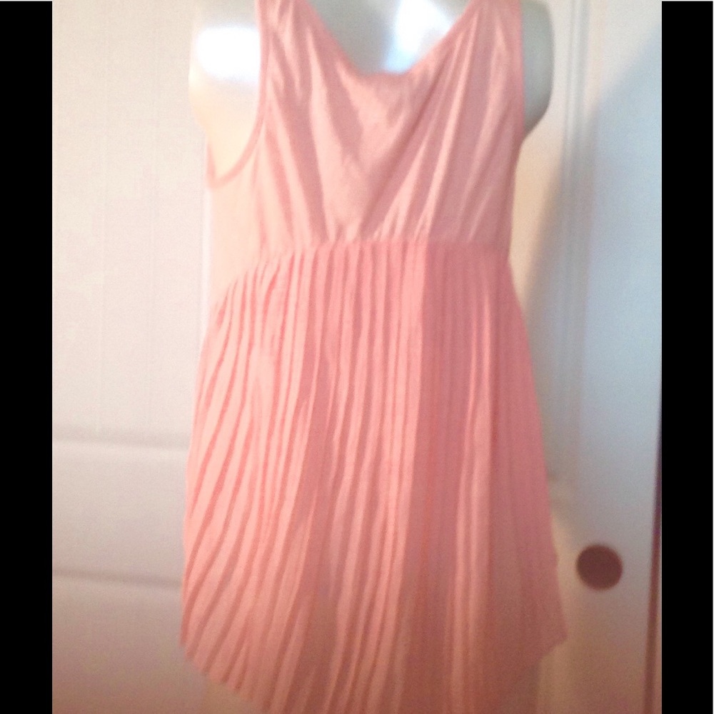 NWT! Beautiful Top  Help 2 Shelter :)