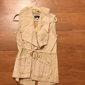 Francesca's taupe vest medium