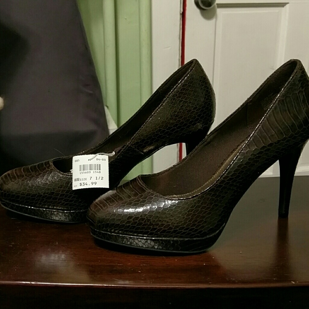 Brown snakeskin print heels
