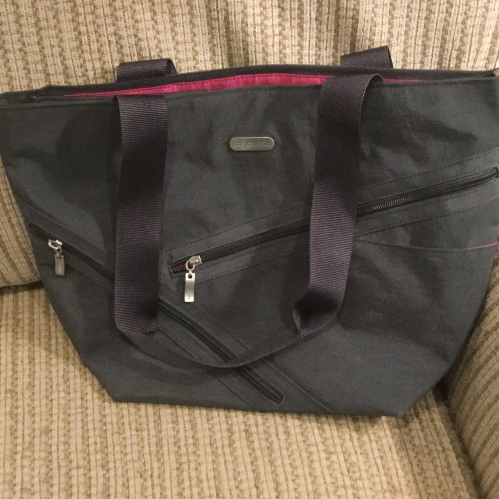Baggalini gray bag