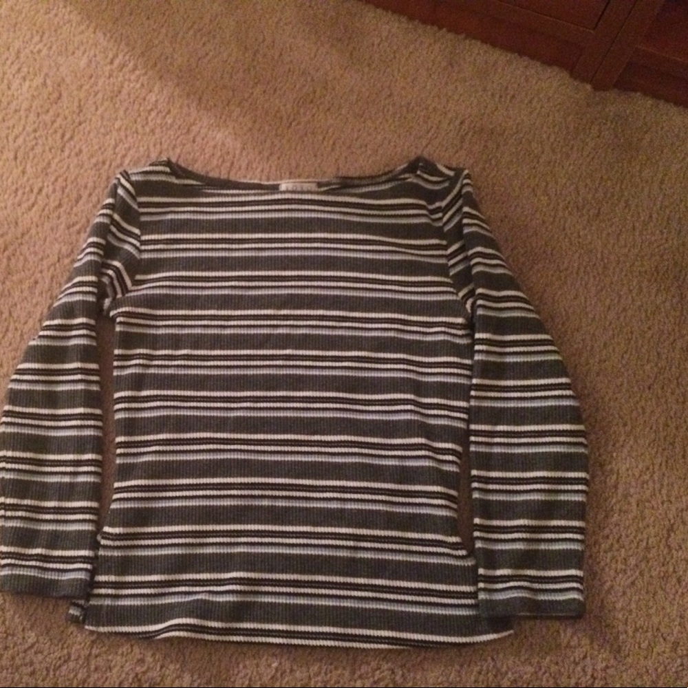 Stripped pattern long sleeved shirt