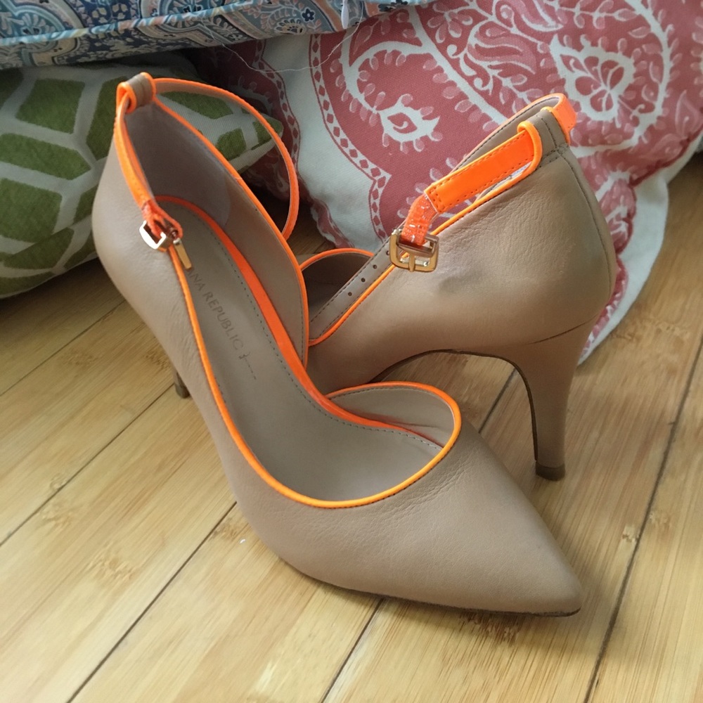 SIZE 7 NUDE ANKLE STRAP HEELS