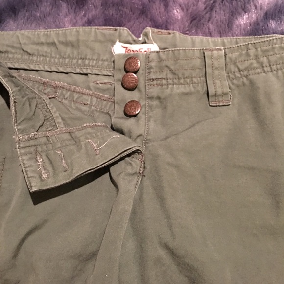 Juniors army green cargo style cut-offs - Picture 2 of 4