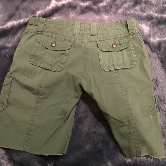 Juniors army green cargo style cut-offs - Picture 4 of 4