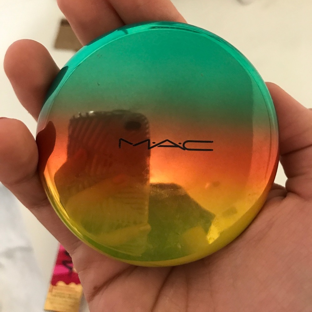 MAC bronzer from wash and dry collection