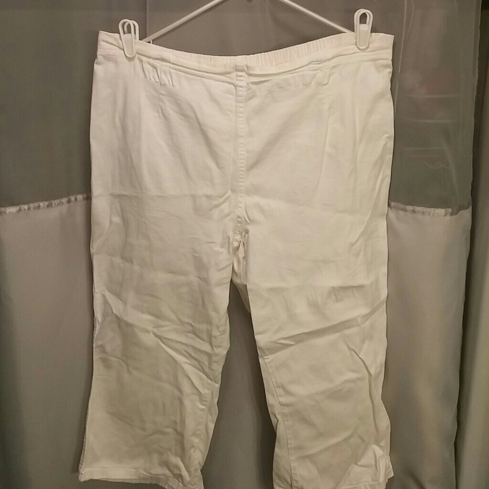 White pull on capris