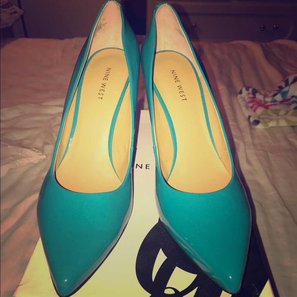 Nine West Pointed Pumps