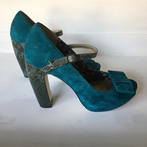 Vintage Turquoise Suede Heels