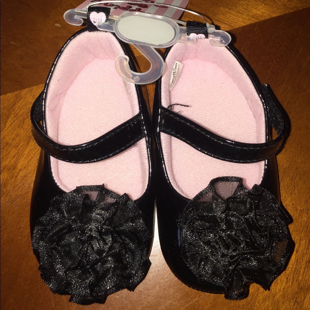 Size 9-12 months, Lilly Boutique. Never worn