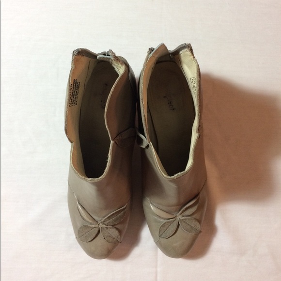 Coupleof leather gray booties - Picture 2 of 8