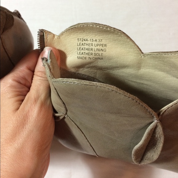 Coupleof leather gray booties - Picture 3 of 8