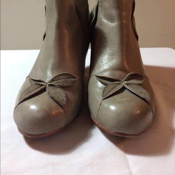 Coupleof leather gray booties - Picture 4 of 8