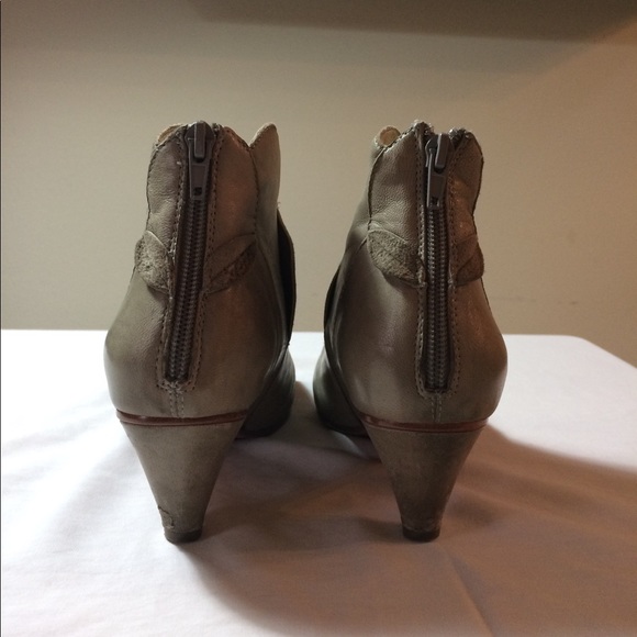 Coupleof leather gray booties - Picture 7 of 8