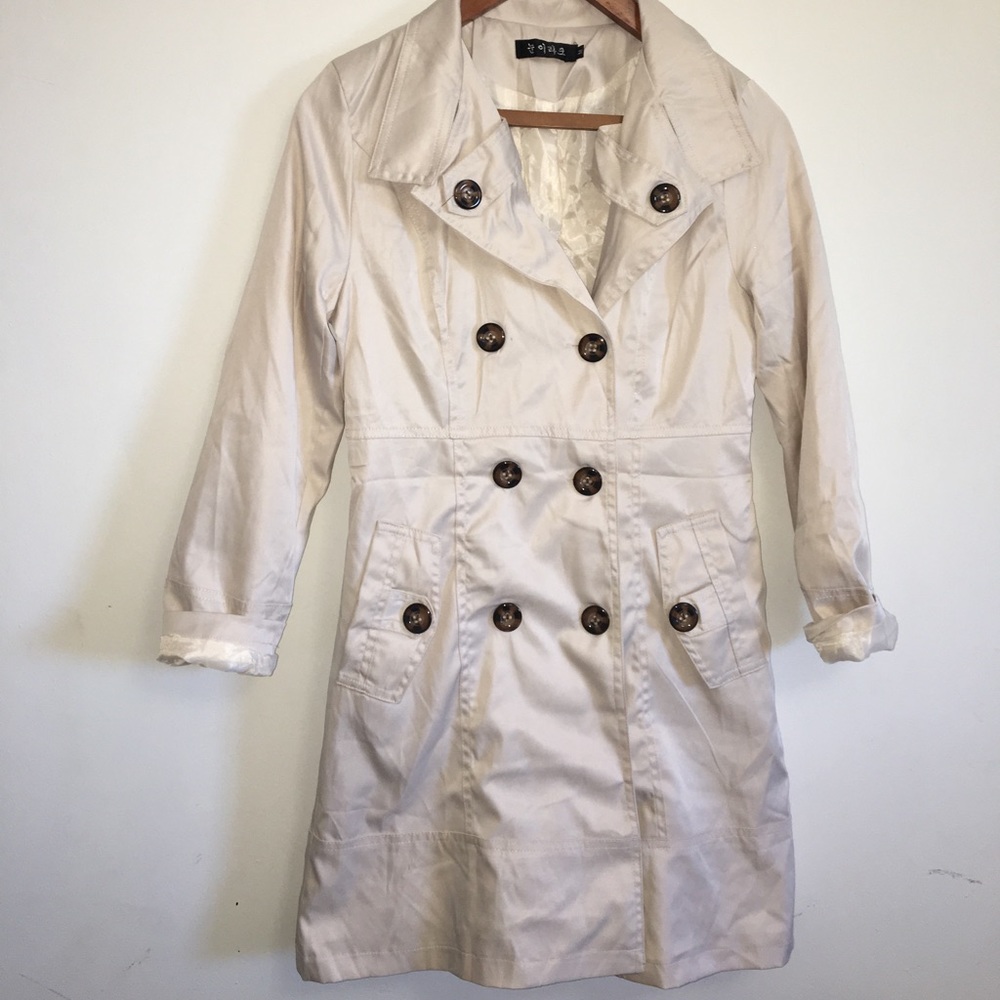 Cute trench coat for dress up.
