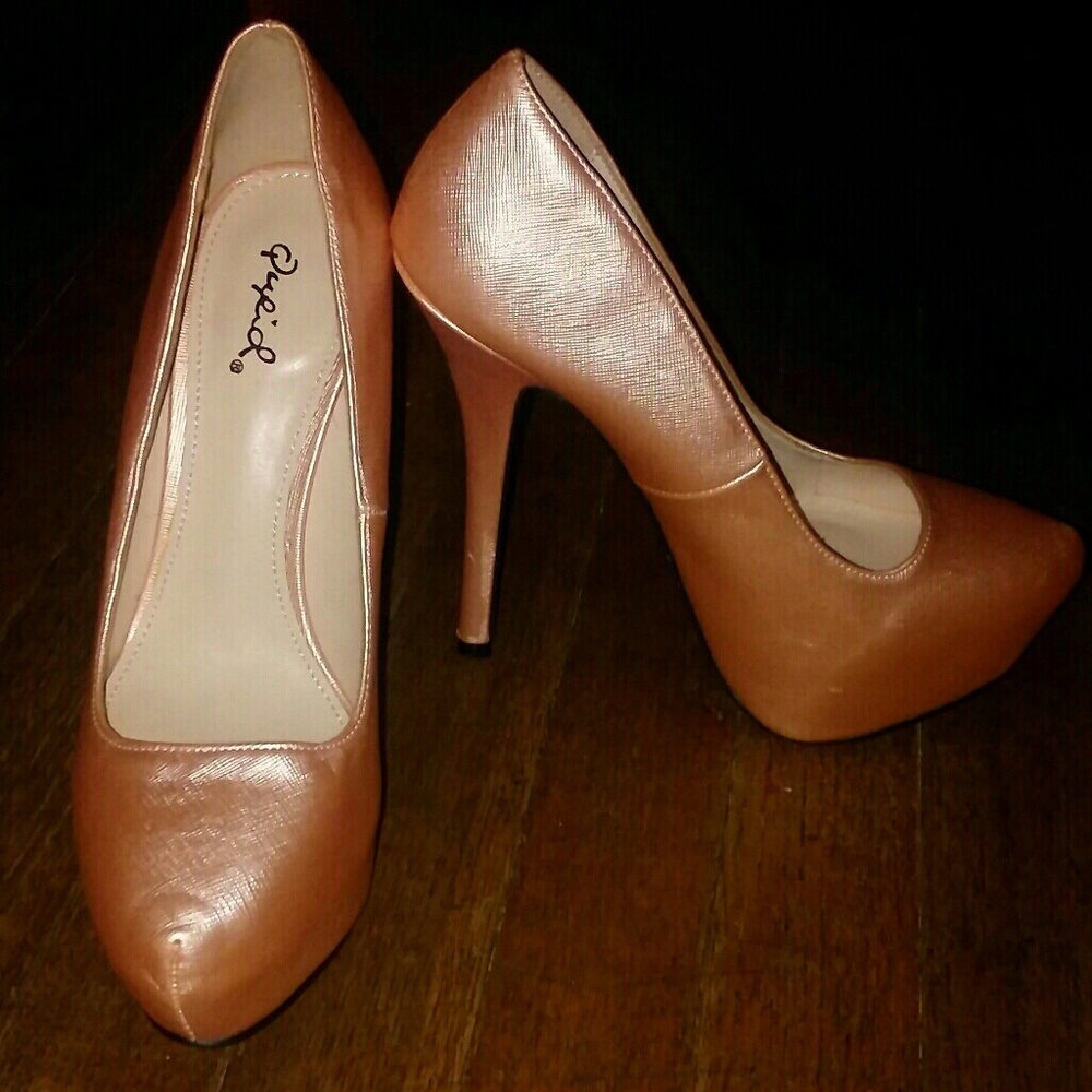 Sold!! Qupid Heels