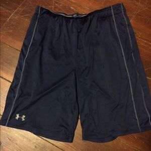 Mens UA shorts, great condition!