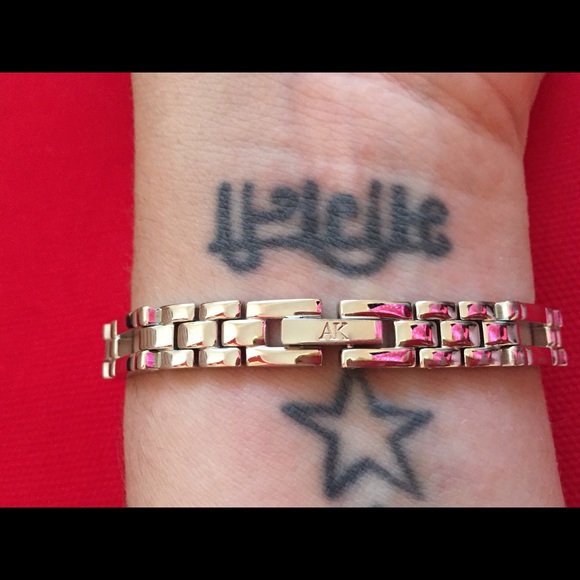 Beautiful classy ladies diamond watch main image 5