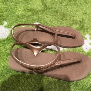 Rose gold haviana flash flip flops