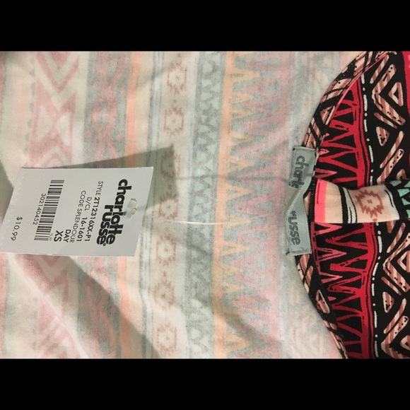 Patterned Crop Top - Picture 3 of 3