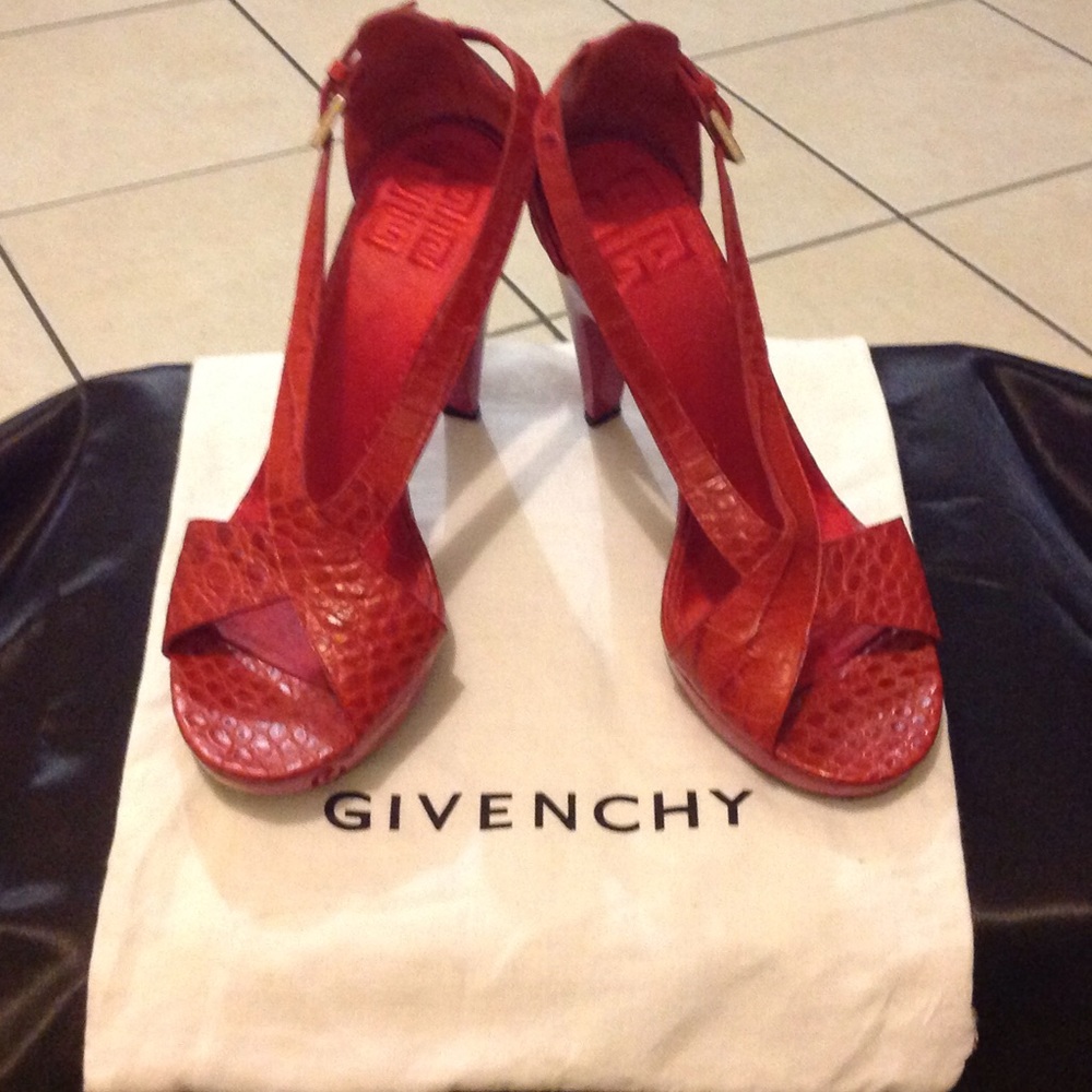 🔴FINAL SALE💥Authentic Givenchy Red Sandals