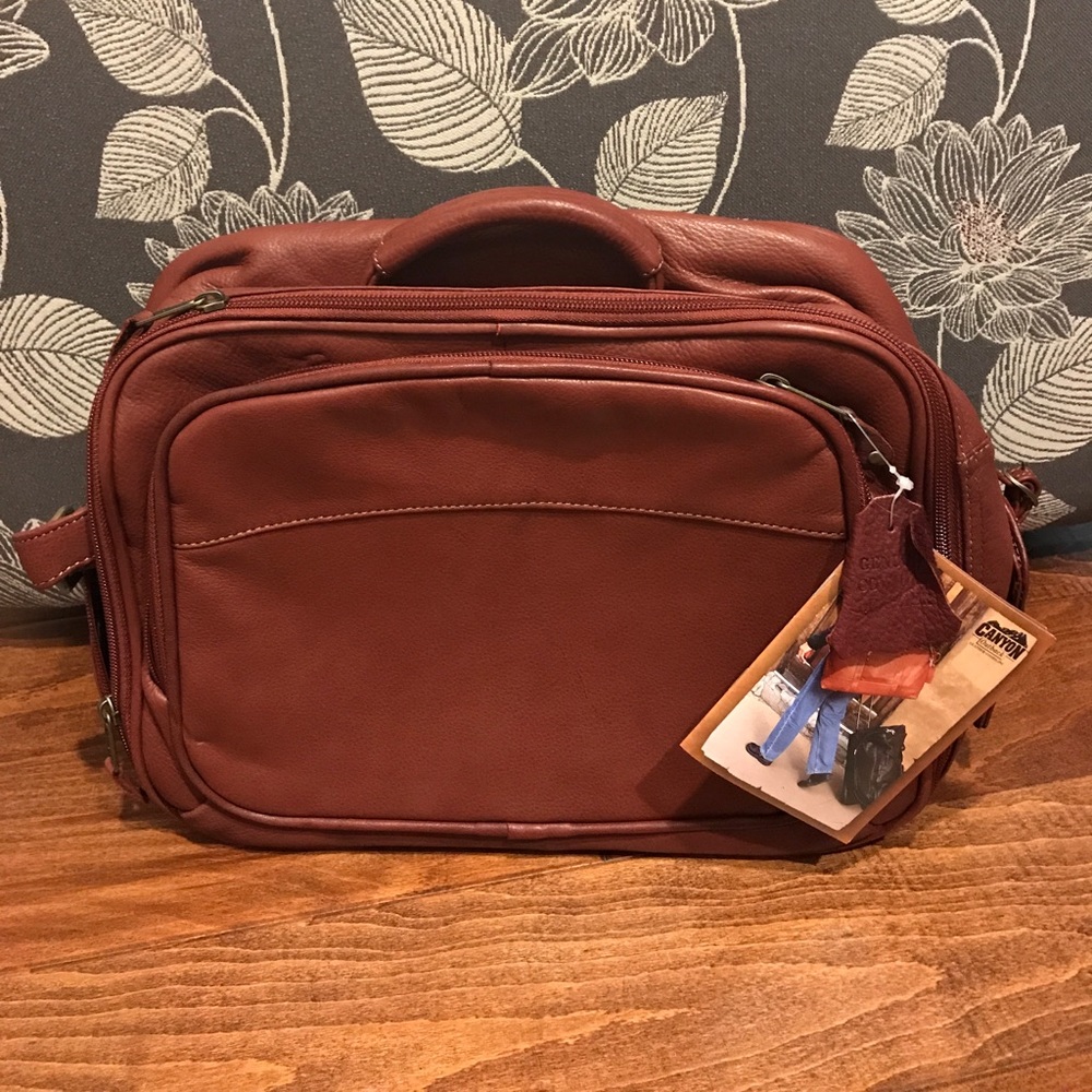 NWT (Unisex) Canyon Outback Leather Briefcase