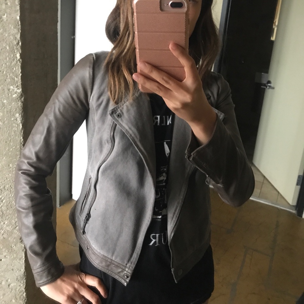 Fitted vegan leather jacket in ashy taupe