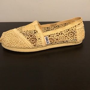 Lace TOMS NWOT