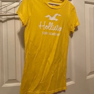Hollister graphic tee