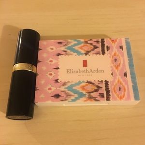 NEW Elizabeth Arden 2 piece beauty bundle set