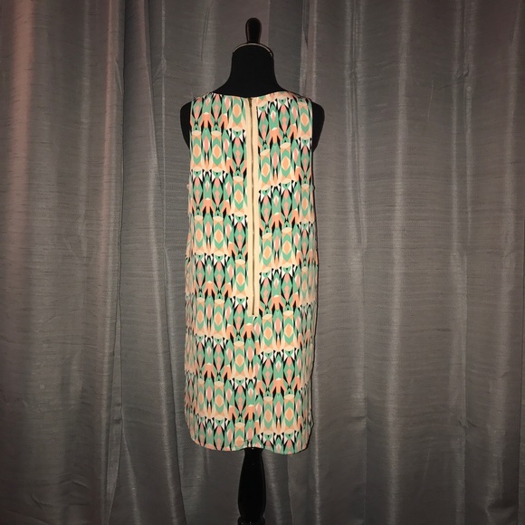 Mod Printed Shift Dress - Picture 4 of 5