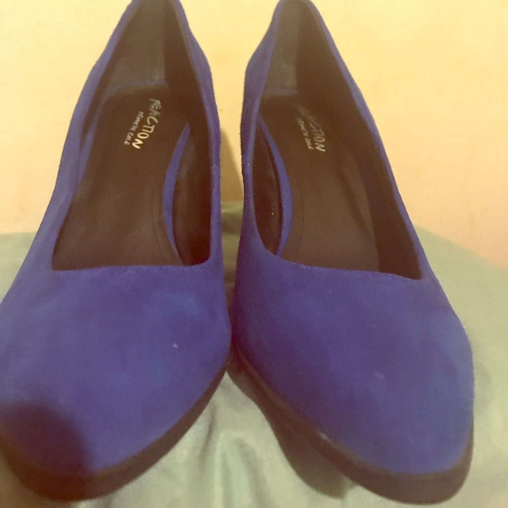 Blue suede pumps