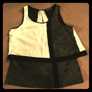 Express color block shift tank