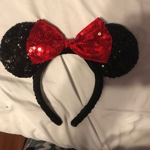 Sequined Minnie Mouse ears