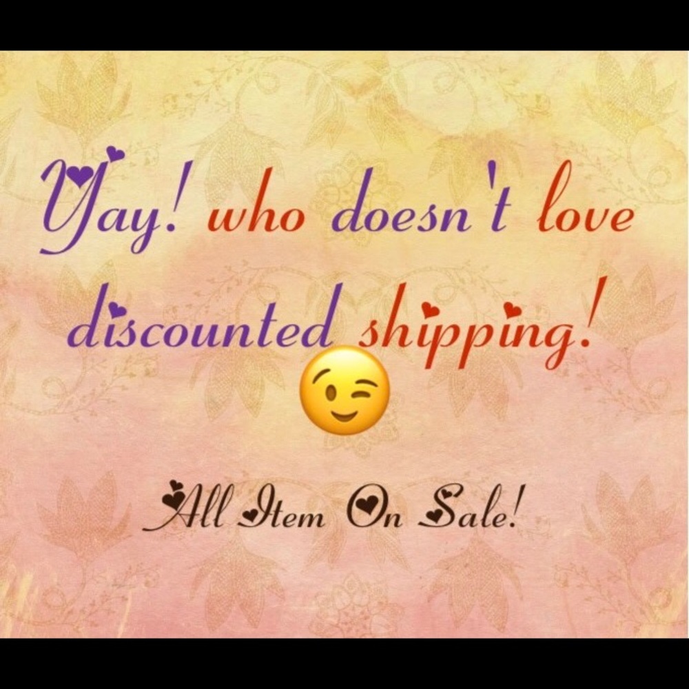 All items on sale! 👠 Happy Poshing!