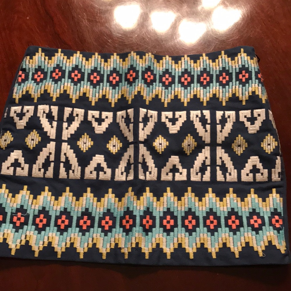 Cute patterned mini skirt!