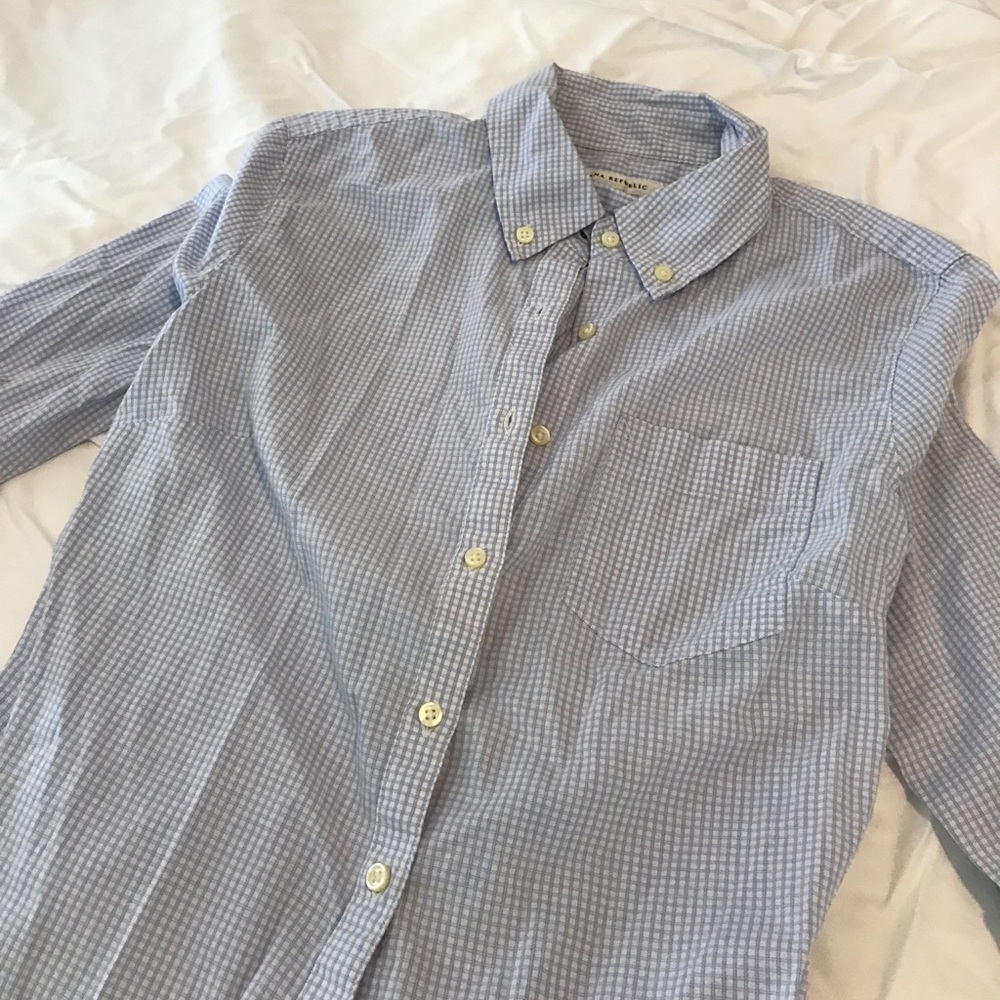 BR button down shirt with cute back detail